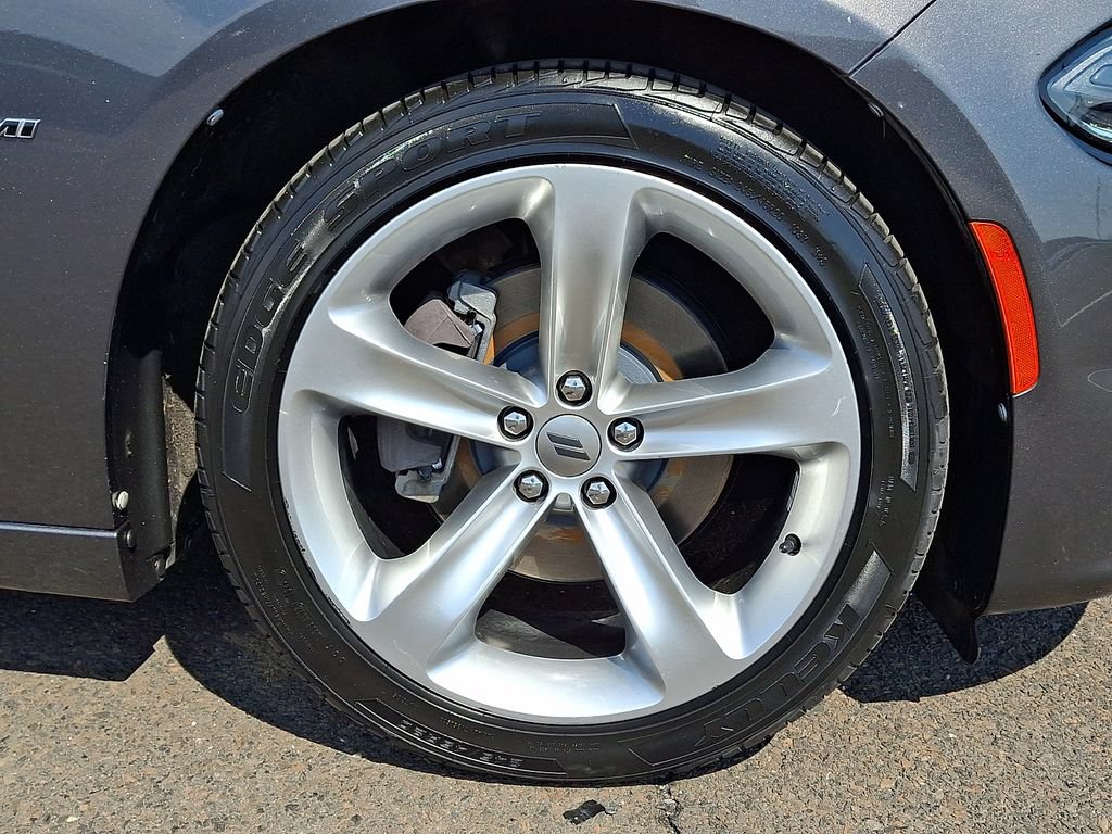 Used 2018 Dodge Charger R/T w/ Navigation & Travel Group RWD image 9