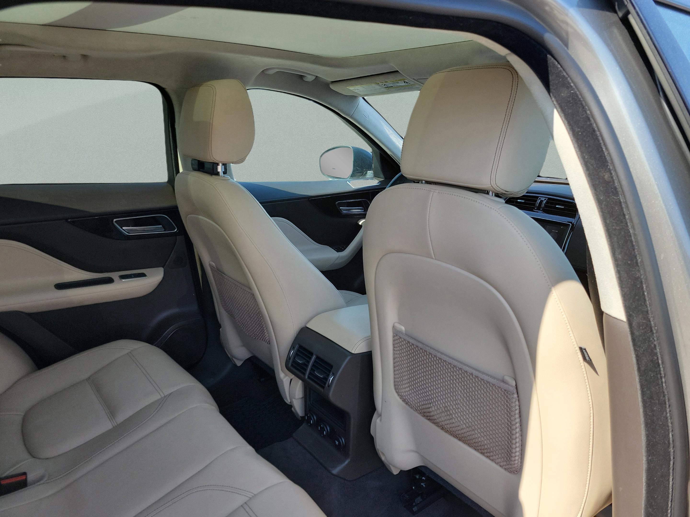 Used 2020 Jaguar F-PACE Prestige image 28