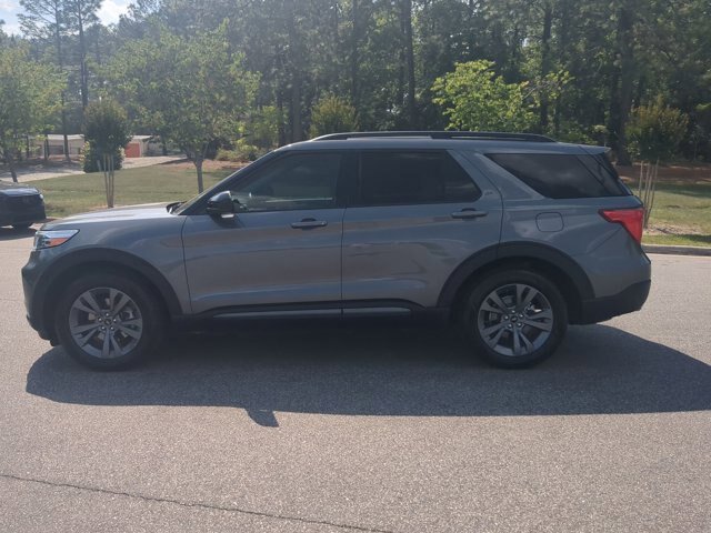 Certified 2022 Ford Explorer XLT w/ Equipment Group 202A RWD image 7