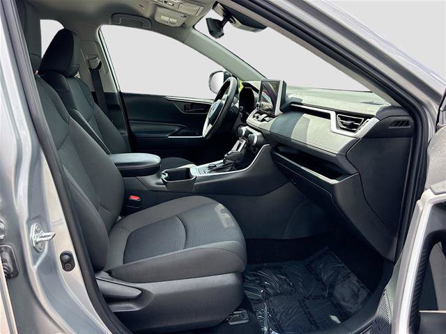 Used 2024 Toyota RAV4 LE AWD/4WD image 29