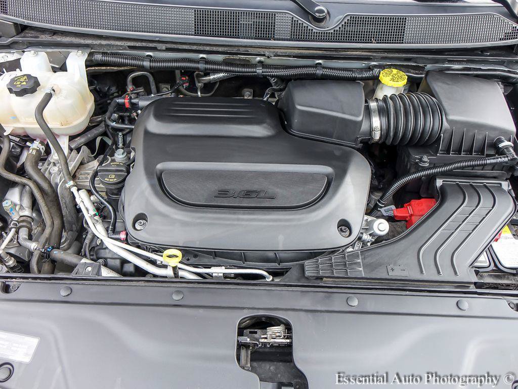 Used 2024 Chrysler Pacifica Touring-L FWD image 24