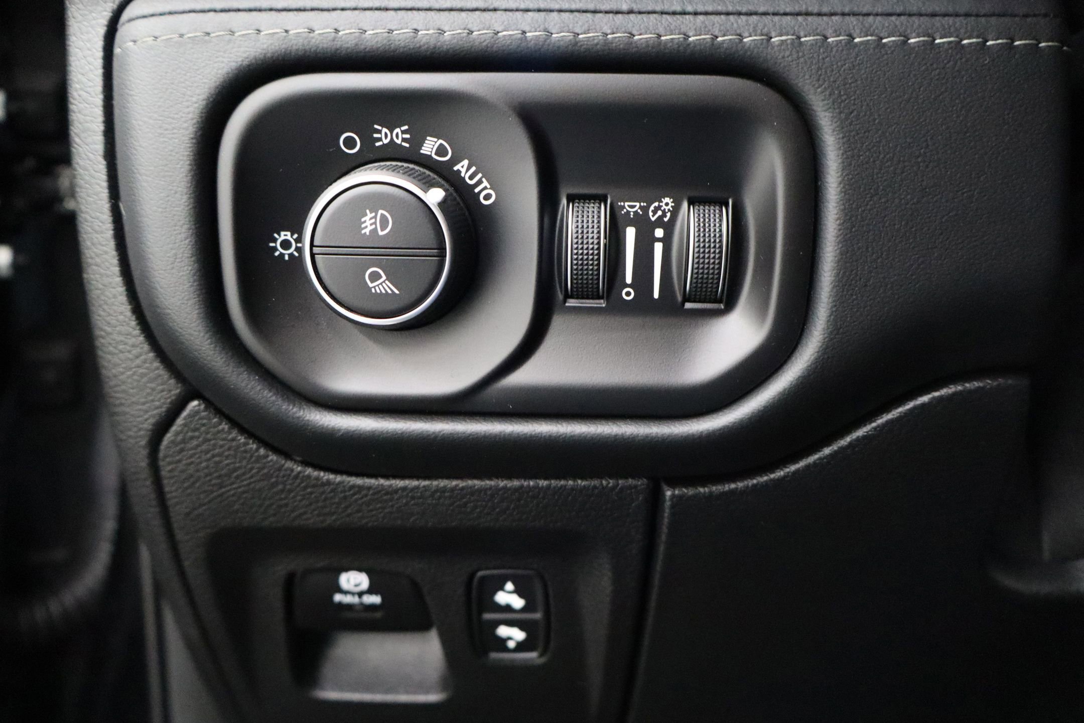 Used 2021 RAM 1500 Limited w/ Body Color Bumper Group image 21