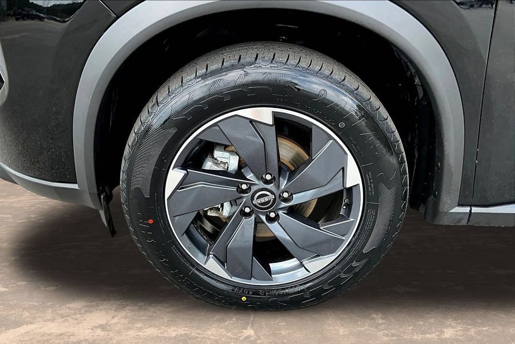 Used 2025 Nissan Rogue SV FWD image 36