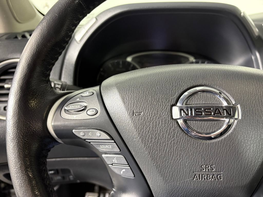 Used 2020 Nissan Pathfinder Platinum image 24