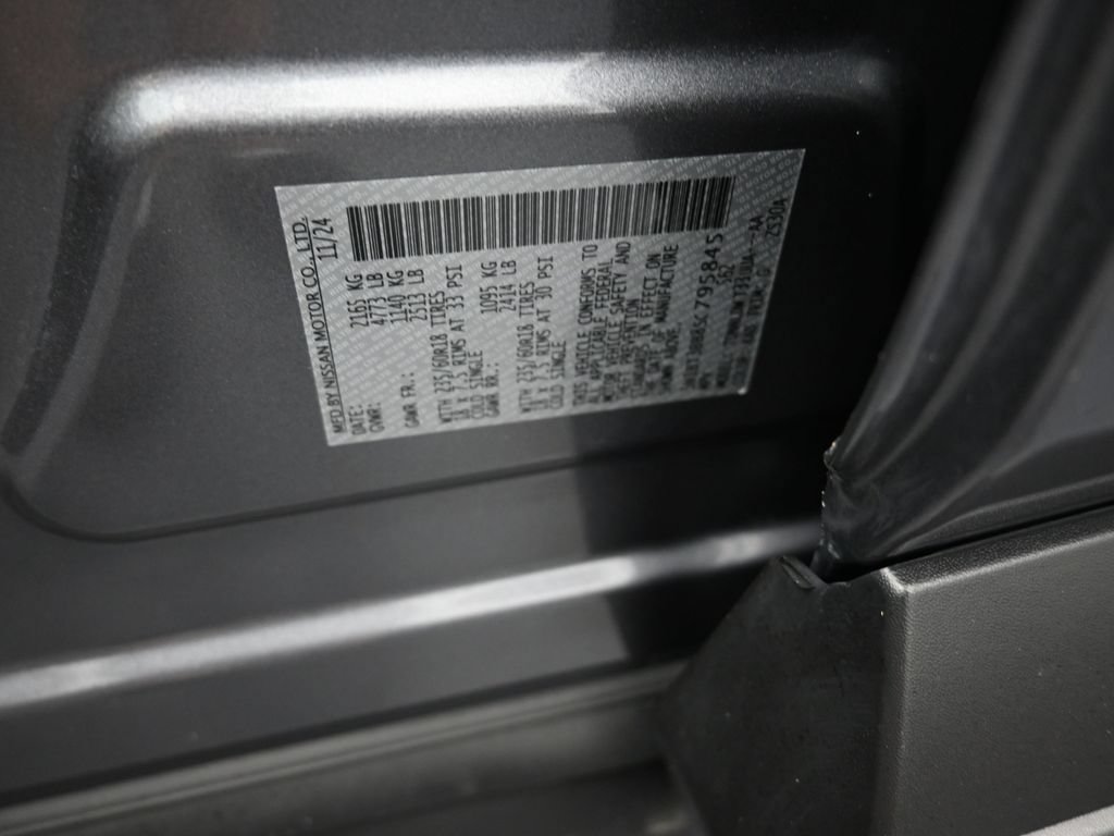 Used 2025 Nissan Rogue SV AWD/4WD image 19