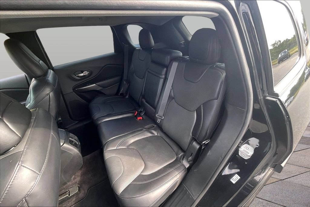 Used 2019 Jeep Cherokee Limited w/ Luxury Group FWD image 26
