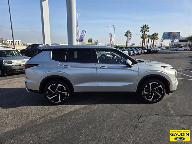 Used 2024 Mitsubishi Outlander SE image 6