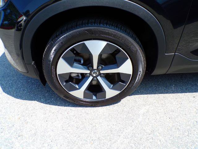 Used 2025 Volvo XC40 B5 Plus AWD/4WD image 4