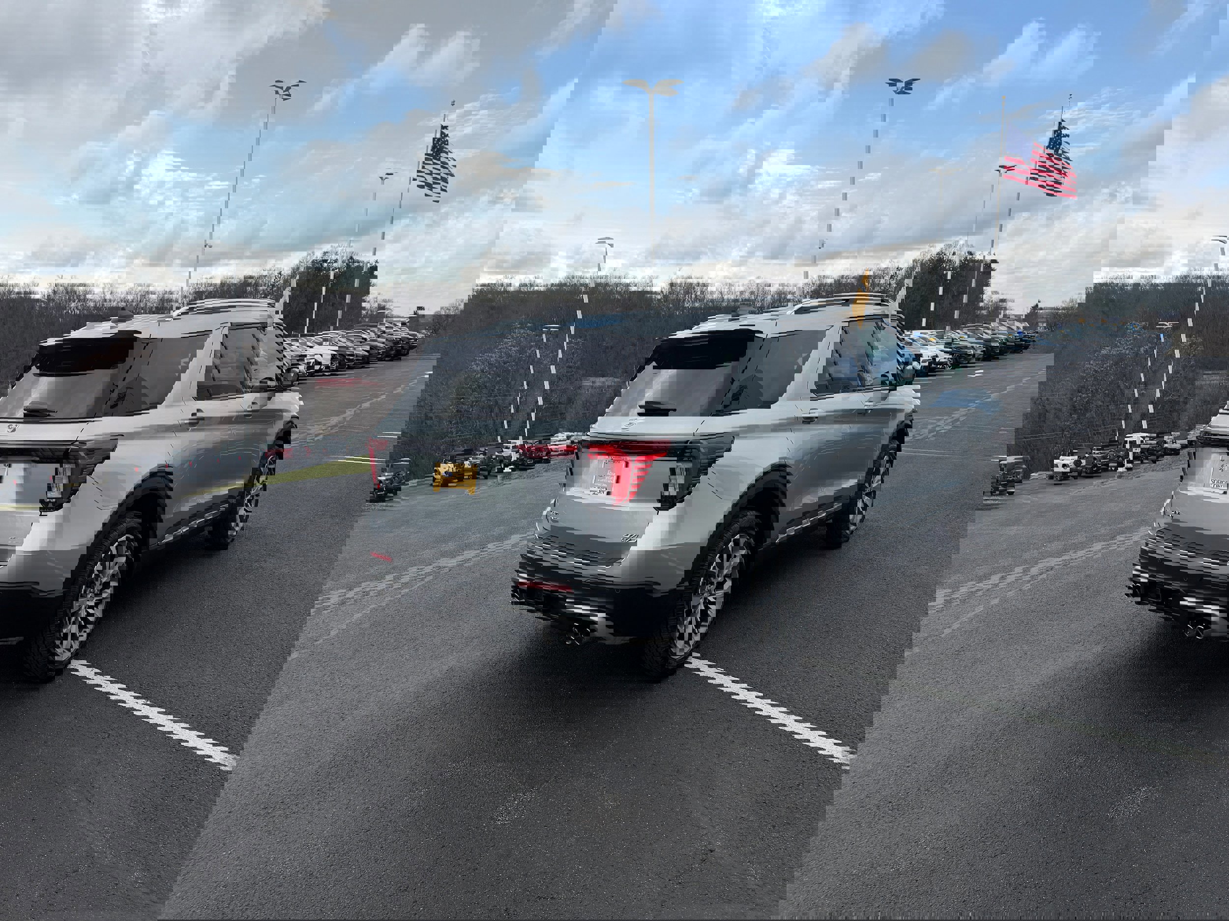 Certified 2025 Ford Explorer Platinum w/ Ultimate Package image 3