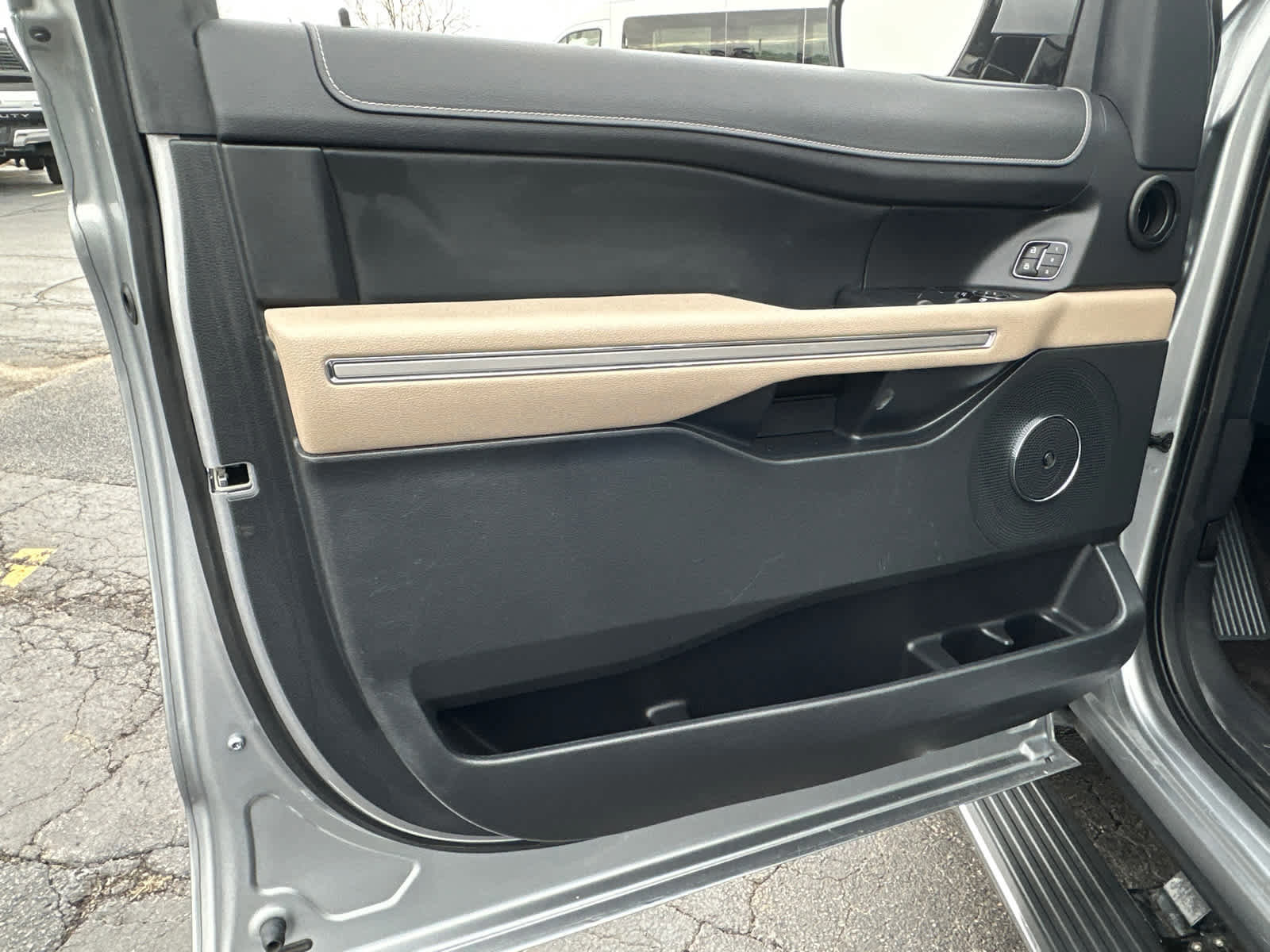 Certified 2023 Ford Expedition Limited image 26