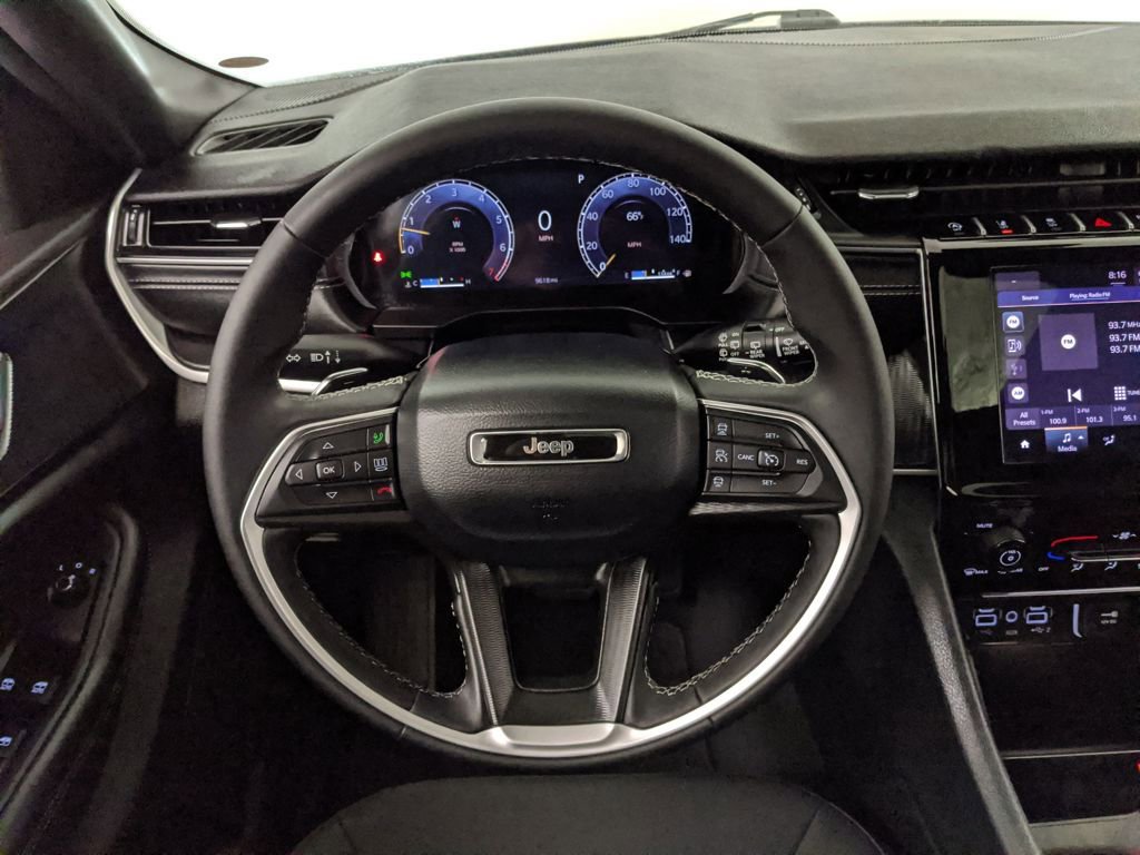 Used 2025 Jeep Grand Cherokee Laredo X image 10