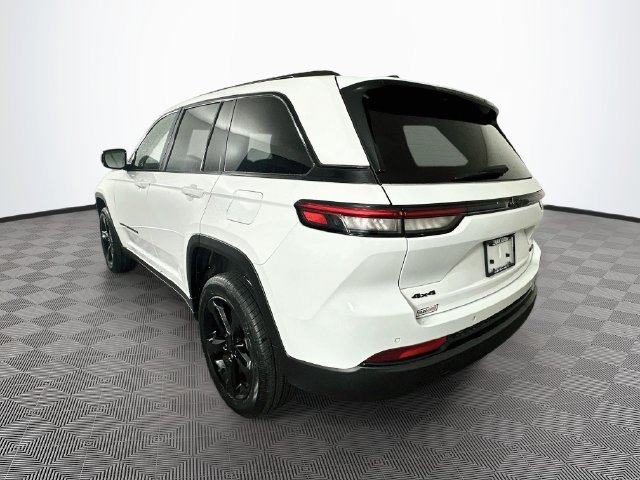 Used 2023 Jeep Grand Cherokee Limited w/ Black Appearance Package AWD/4WD image 9