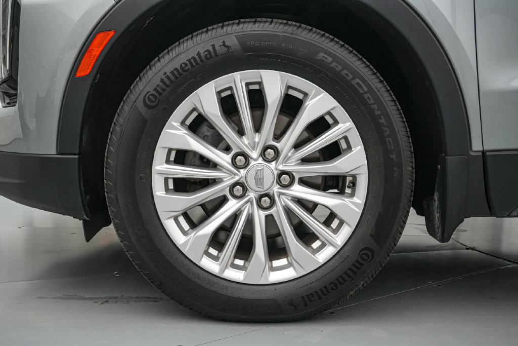 Used 2024 Cadillac XT4 Luxury w/ LPO, Floor Liner Package AWD/4WD image 10