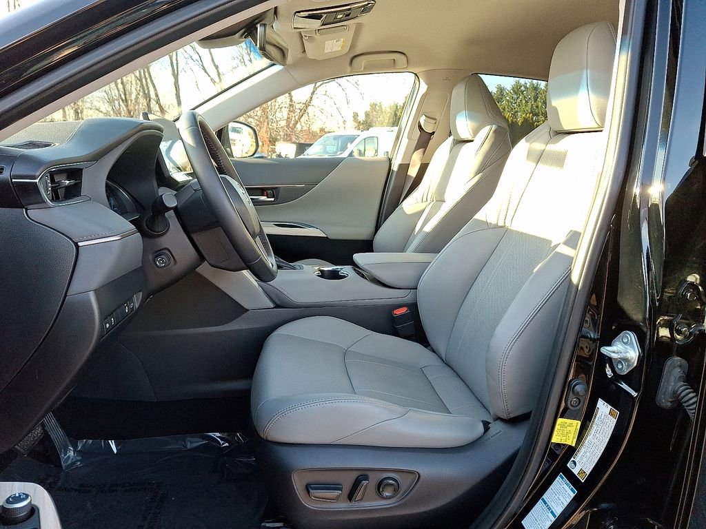 Used 2021 Toyota Venza XLE image 12