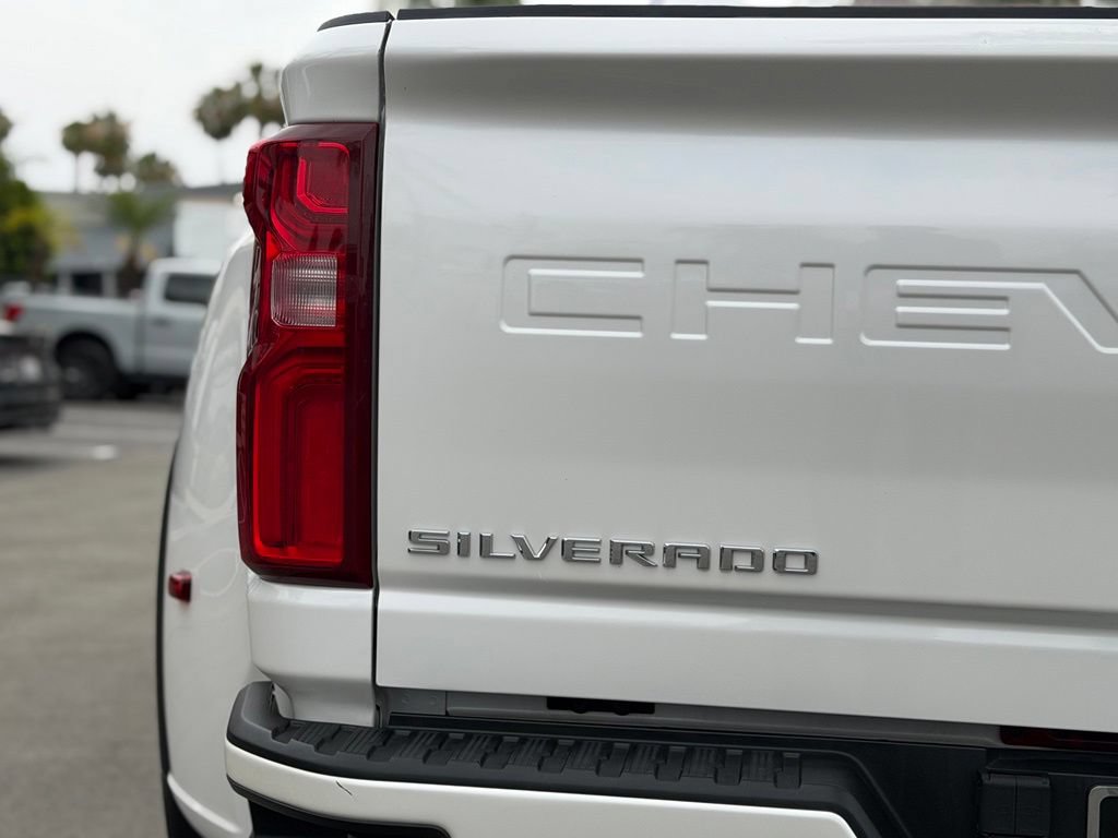 Used 2021 Chevrolet Silverado 3500 High Country w/ Technology Package AWD/4WD image 13