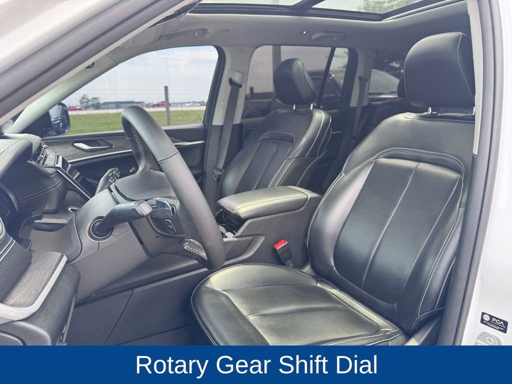 Used 2023 Jeep Grand Cherokee Limited RWD image 11