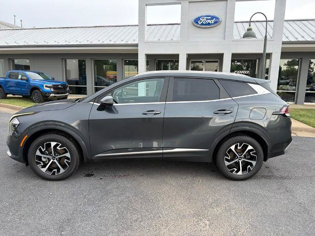 Used 2023 Kia Sportage EX AWD/4WD image 2