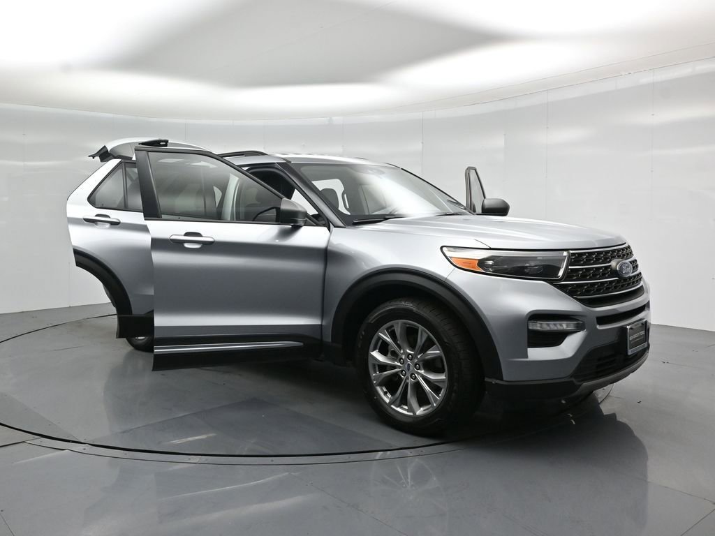 Certified 2022 Ford Explorer XLT w/ Equipment Group 202A image 35