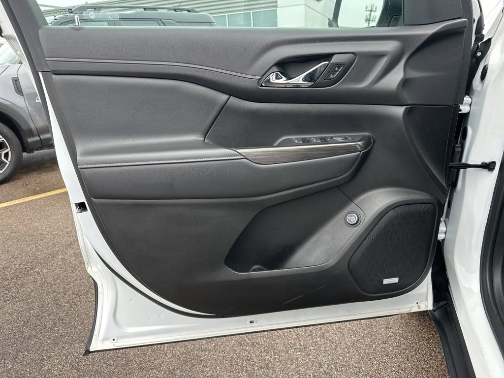 Used 2023 GMC Acadia SLT image 17