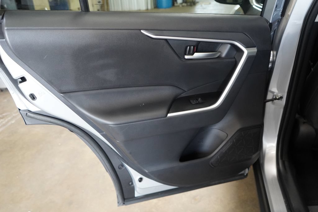 Used 2025 Toyota RAV4 XLE AWD/4WD image 28