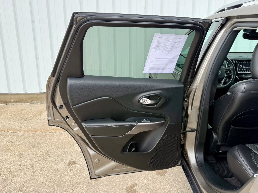 Used 2019 Jeep Cherokee Limited AWD/4WD image 15