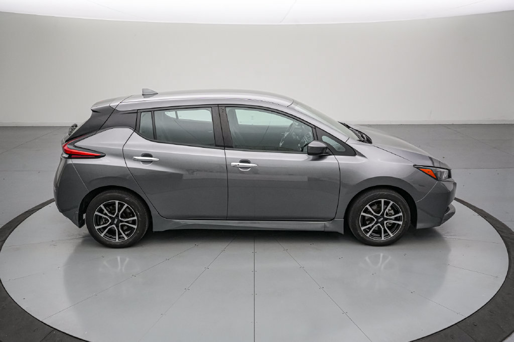 Used 2025 Nissan Leaf S FWD image 3
