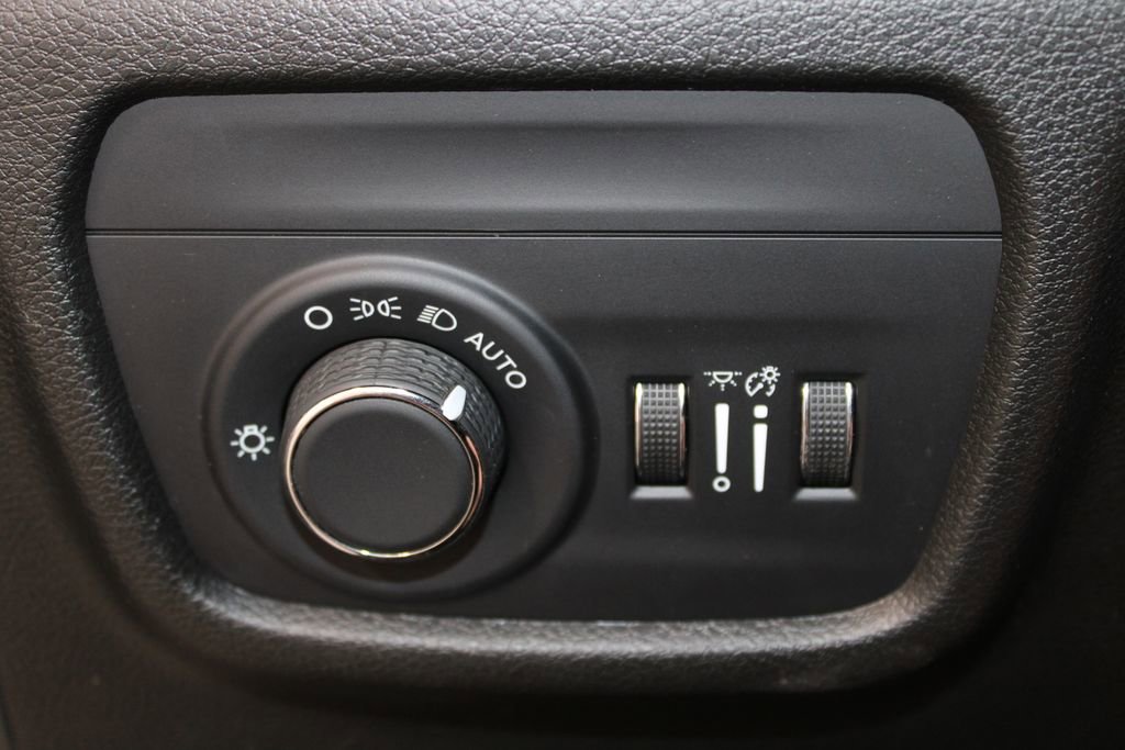 Used 2024 Jeep Grand Cherokee Altitude AWD/4WD image 41