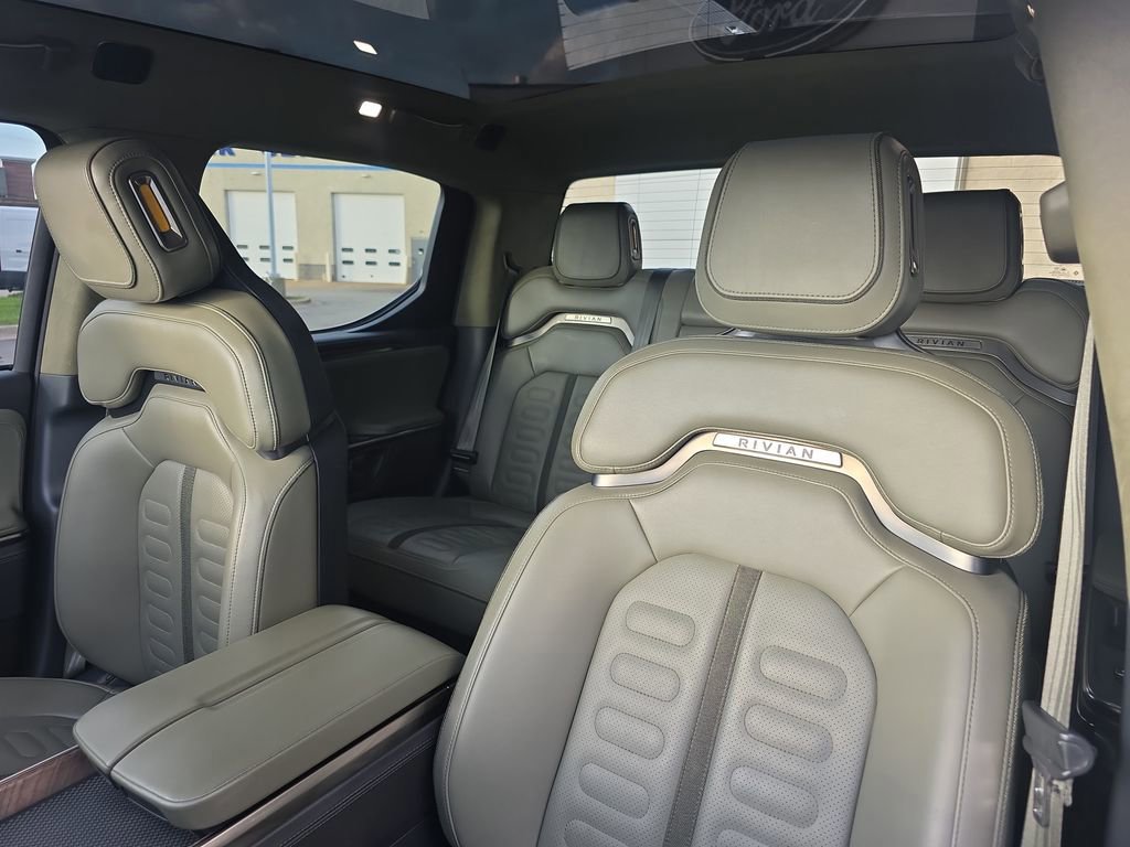 Used 2022 Rivian R1T Adventure image 21