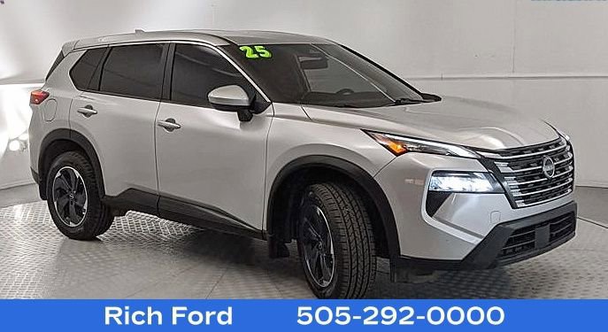 Used 2025 Nissan Rogue SV image 6