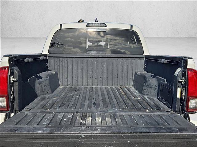 Used 2022 Toyota Tacoma SR5 w/ Technology Package RWD image 6