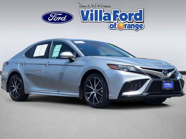 Used 2024 Toyota Camry SE image 1