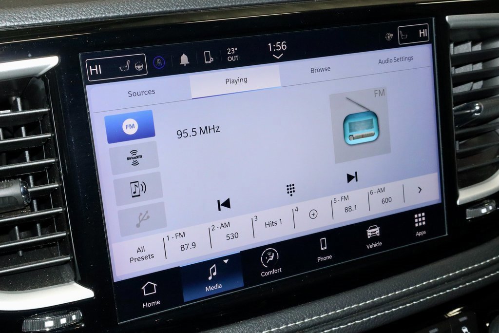 Used 2024 Chrysler Pacifica Touring-L image 10