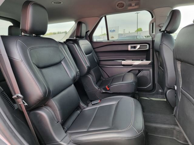 Certified 2022 Ford Explorer XLT w/ Equipment Group 202A AWD/4WD image 24