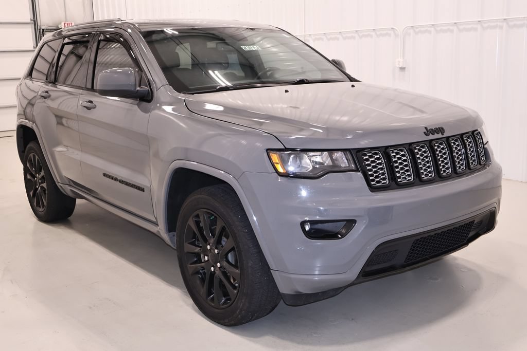 Used 2020 Jeep Grand Cherokee Altitude AWD/4WD image 4