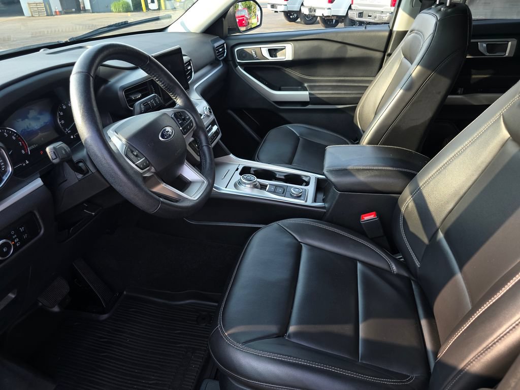Certified 2023 Ford Explorer XLT w/ Equipment Group 202A AWD/4WD image 9