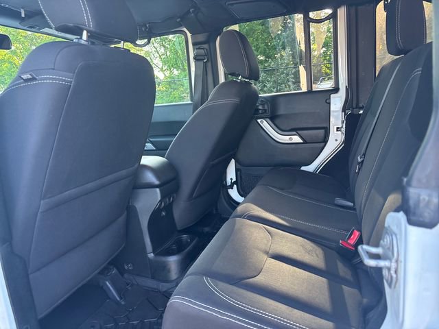 Used 2018 Jeep Wrangler Unlimited Sahara w/ Connectivity Group image 12