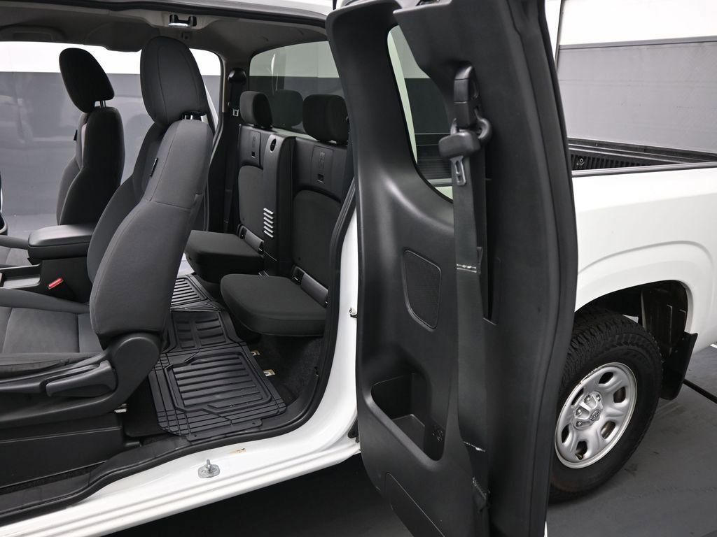 Used 2022 Nissan Frontier S w/ Technology Package image 40