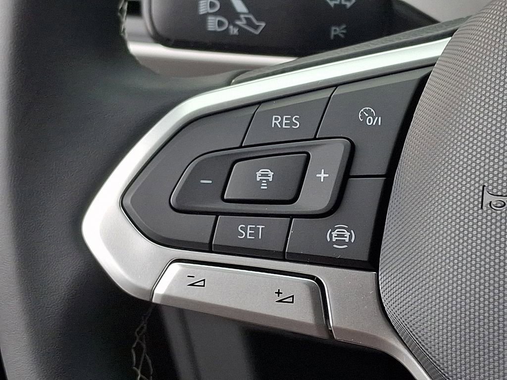 Used 2021 Volkswagen Atlas Cross Sport SE image 21