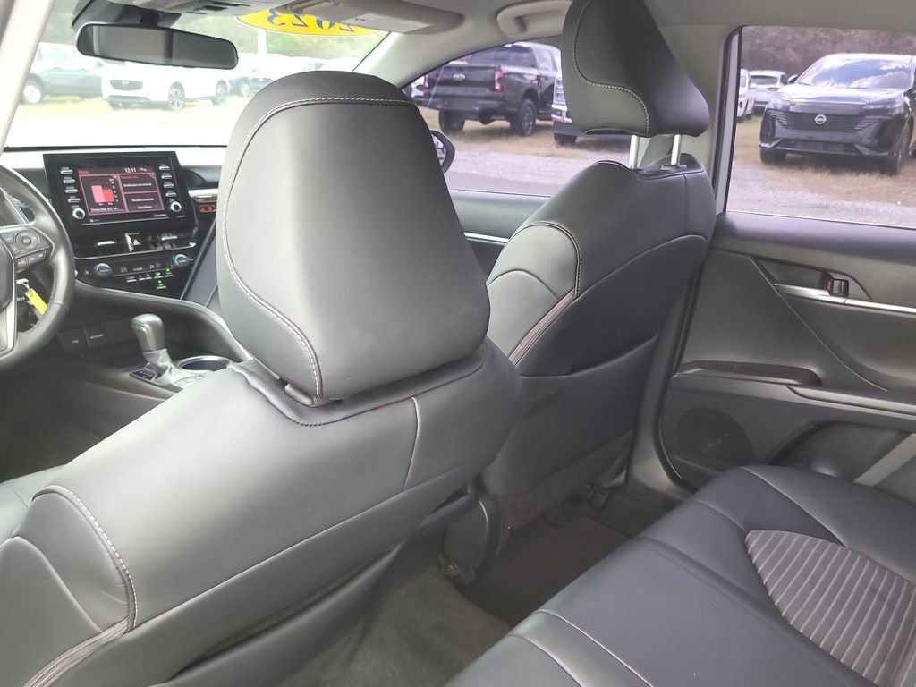 Used 2023 Toyota Camry SE image 9