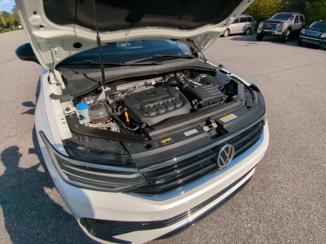 Used 2023 Volkswagen Tiguan SE R-Line FWD image 29