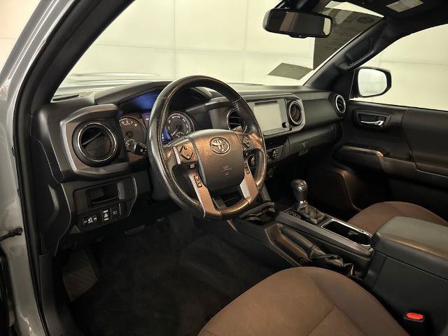 Used 2019 Toyota Tacoma TRD Sport AWD/4WD image 4