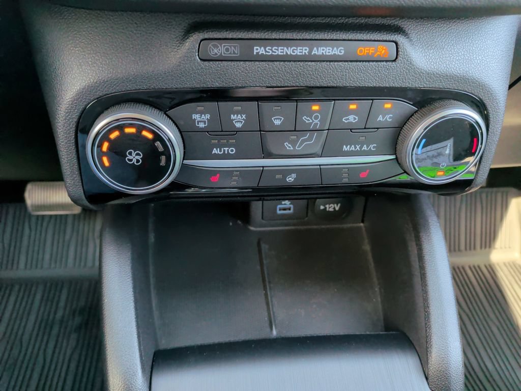 Certified 2022 Ford Escape SE w/ Cold Weather Package AWD/4WD image 14