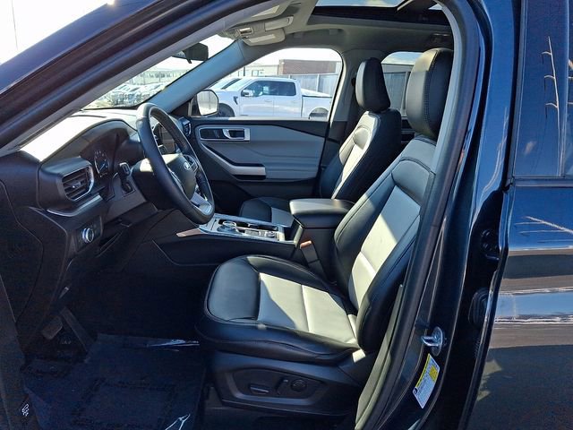 Certified 2022 Ford Explorer XLT w/ Equipment Group 202A image 13