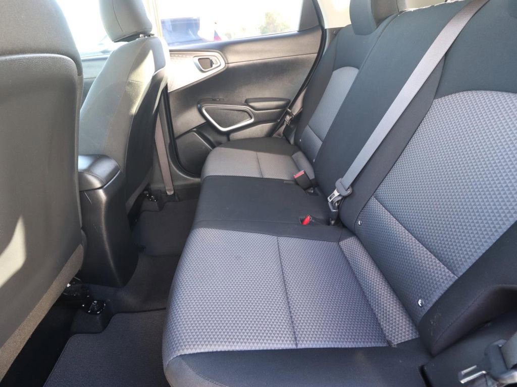 Used 2025 Kia Soul LX w/ LX Technology Package image 12