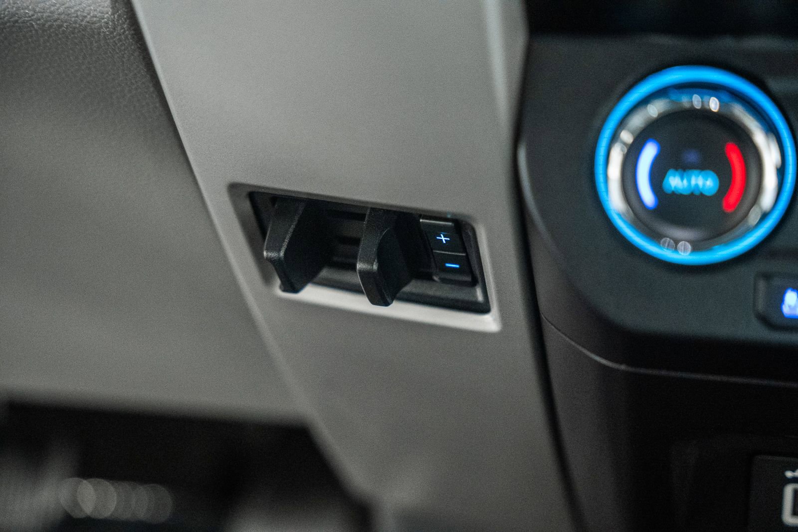 Certified 2020 Ford F150 Lariat image 37