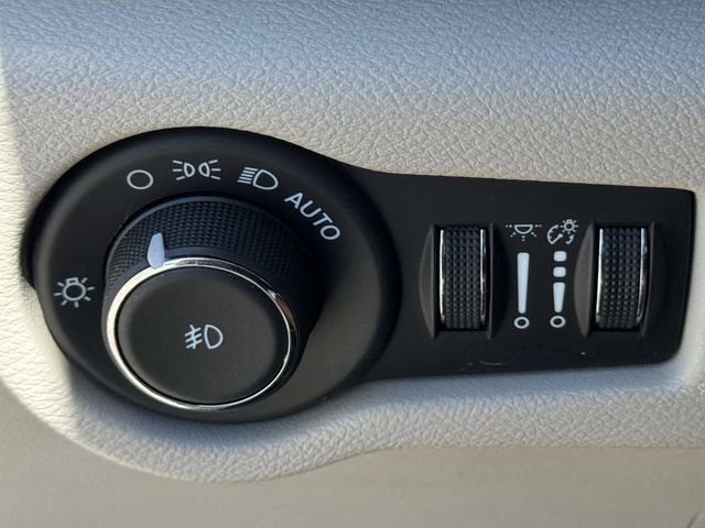 Used 2024 Chrysler Pacifica Limited image 23