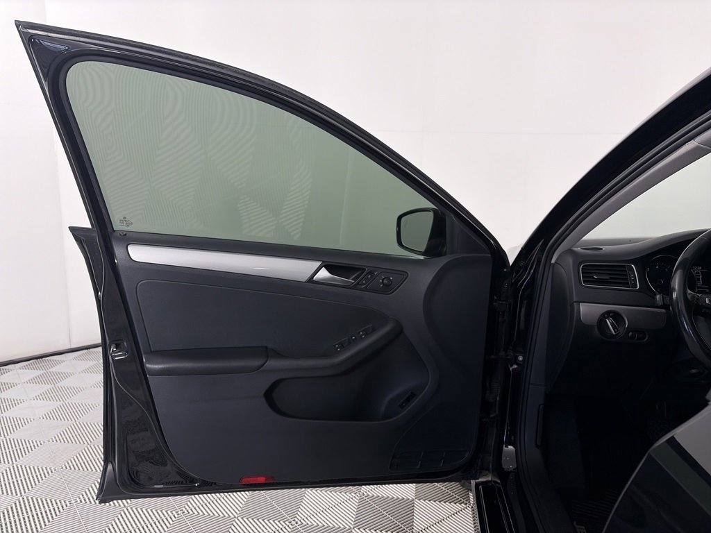 Used 2018 Volkswagen Jetta SE image 10