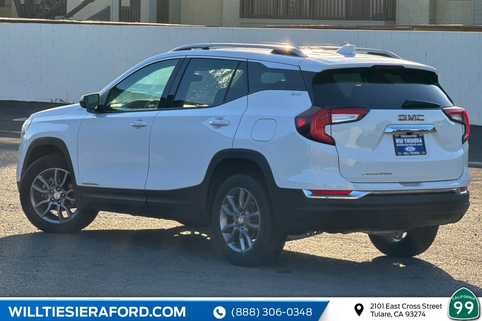 Used 2024 GMC Terrain SLT image 5