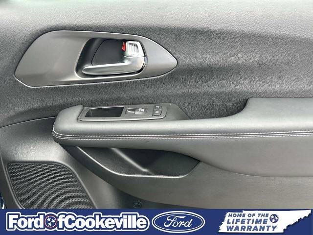 Used 2025 Chrysler Pacifica Select FWD image 21