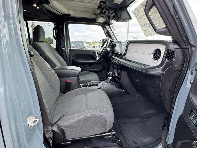 Used 2024 Jeep Wrangler Unlimited Sahara AWD/4WD image 17